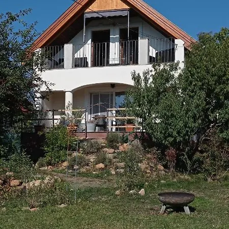 Balatuniversum Apartmanhouse *